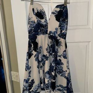 Lulu’s strapless white dress blue flowers